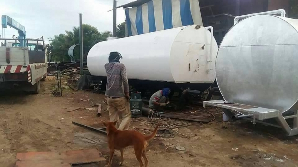 ถังน้ำมันร้านวินิตร ลาดหลุมแก้ว มีหลายขนาดให้เลือก มาเลือกชมที่ร้านได้เลยครับ ถังน้ำมันร้านวินิตร ลาดหลุมแก้ว มีหลายขนาดให้เลือก มาเลือกชมที่ร้านได้เลยครับ