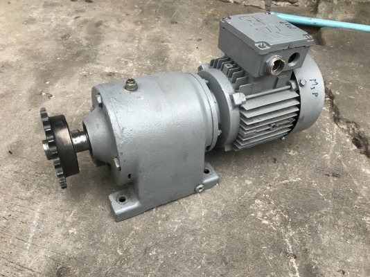 ขายมอเตอร์เกียร์ SEW eurodrive 1/2HP. 380V อัตราทด 1:29.3 เพลาออกประมาณ 47รอบต่อนาที made in England สภาพสวยเดิมๆ พร้อมใช้งาน ขายมอเตอร์เกียร์ SEW eurodrive 1/2HP. 380V อัตราทด 1:29.3 เพลาออกประมาณ 47รอบต่อนาที made in England สภาพสวยเดิมๆ พร้อมใช้งาน