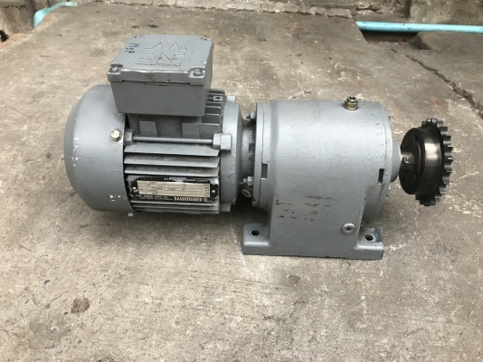 ขายมอเตอร์เกียร์ SEW eurodrive 1/2HP. 380V อัตราทด 1:29.3 เพลาออกประมาณ 47รอบต่อนาที made in England สภาพสวยเดิมๆ พร้อมใช้งาน