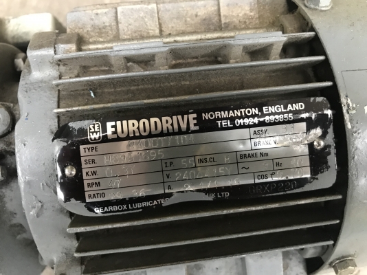 ขายมอเตอร์เกียร์ SEW eurodrive 1/2HP. 380V อัตราทด 1:29.3 เพลาออกประมาณ 47รอบต่อนาที made in England สภาพสวยเดิมๆ พร้อมใช้งาน ขายมอเตอร์เกียร์ SEW eurodrive 1/2HP. 380V อัตราทด 1:29.3 เพลาออกประมาณ 47รอบต่อนาที made in England สภาพสวยเดิมๆ พร้อมใช้งาน