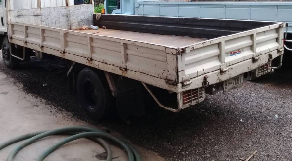 หกล้อ อิซูชุ NPR150HP ยูโร3.ปึ51กะบะเหล็ก.ยาว5ม.ยาง.8.25 เรเดี้ยล รถห้าง สภาพดีสวยบางสีเดิมพายในครบ 