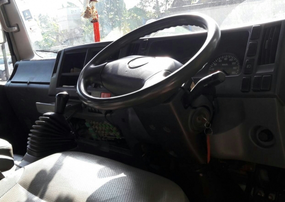 หกล้อ อิซูชุ NPR150HP ยูโร3.ปึ51กะบะเหล็ก.ยาว5ม.ยาง.8.25 เรเดี้ยล รถห้าง สภาพดีสวยบางสีเดิมพายในครบ 