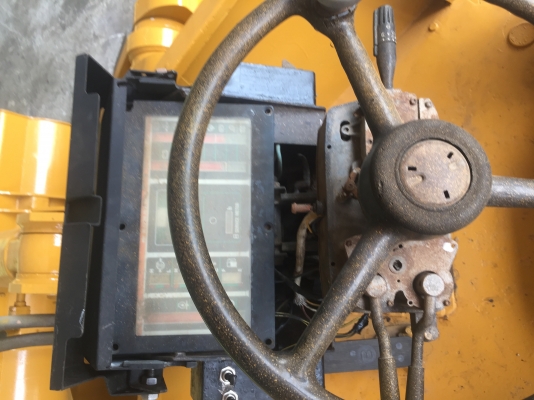 ขายรถตัก350-1 พร้อมใช้งาน