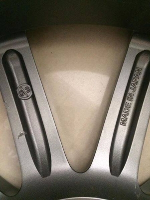 มุเก้นขอบ18 ขายครับ  ล้อแท้ทำสีอย่างเดียวไม่ซ่อมฝาครบ25999 สนใจ0827861333 รับของลาดพร้าว 87