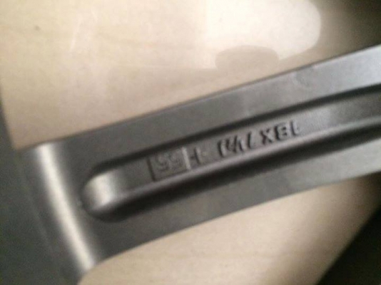 มุเก้นขอบ18 ขายครับ  ล้อแท้ทำสีอย่างเดียวไม่ซ่อมฝาครบ25999 สนใจ0827861333 รับของลาดพร้าว 87