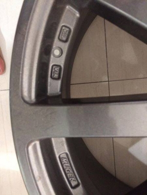 มุเก้นขอบ18 ขายครับ  ล้อแท้ทำสีอย่างเดียวไม่ซ่อมฝาครบ25999 สนใจ0827861333 รับของลาดพร้าว 87