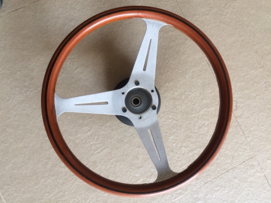 ขายพวงไม้ นาดี้ 15 นิ้ว เก่ายุ่น มีแตกนิดนึง คอโตต้า ไม่มีแป้น 2000 สนใจติดต่อ 0827861333 รับของลาดพร้าว 87 ครับ