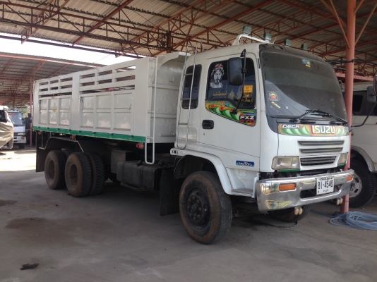 ขายด่วน 10 ล้อ ดั้ม Isuzu 270  สภาพสวยพร้อมใช้