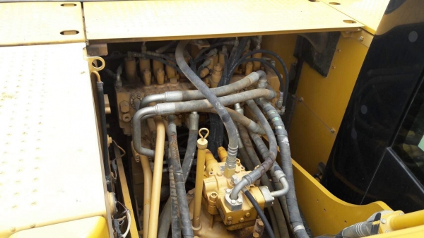 รถขุด cat 320D รถขุด cat 320D