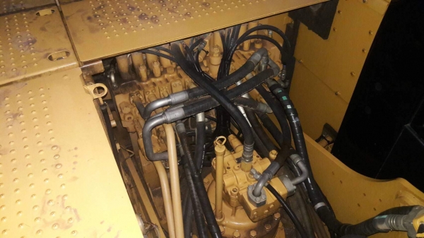 รถขุด cat 320D รถขุด cat 320D