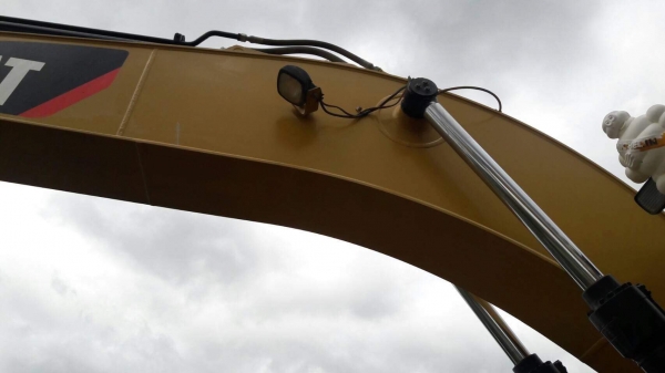 รถขุด cat 320D รถขุด cat 320D