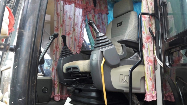 รถขุด cat 320D รถขุด cat 320D