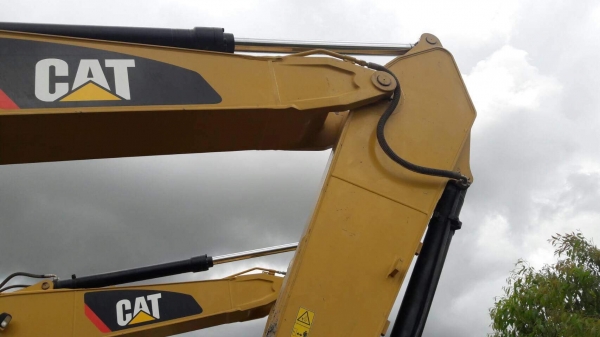 รถขุด cat 320D รถขุด cat 320D