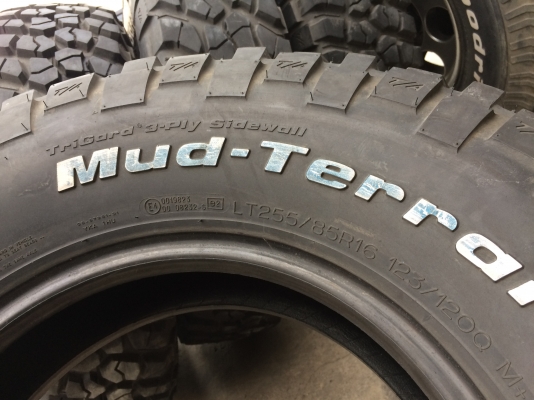 BF Goodrich Mud-Terrain KM2 255 85 r16 BF Goodrich Mud-Terrain KM2 255 85 r16