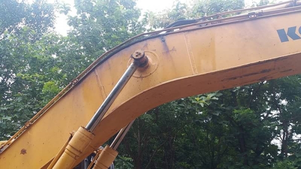 ขาย 1,550,000  KOMATSU pc 200-8 N1 กล้องหลังพร้อม รถทำงาน 11,000 ชม.เครื่องดี ปั๊มแรง เอวแน่น ช่วงล่างสวย รถสวยสภาพพร้อมใช้งาน เอกสารเล่มทะเบียน รถอยู่ เพชรบูณร์ 090772-3710 090-772-3708