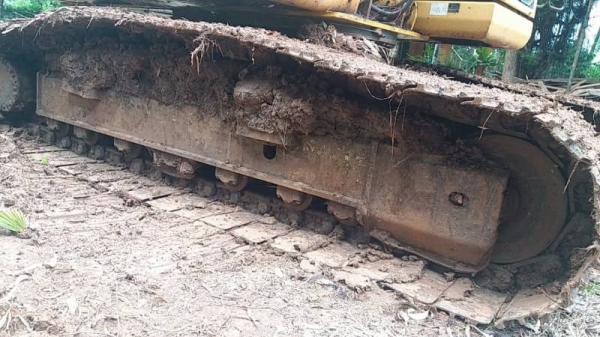 ขาย 1,550,000  KOMATSU pc 200-8 N1 กล้องหลังพร้อม รถทำงาน 11,000 ชม.เครื่องดี ปั๊มแรง เอวแน่น ช่วงล่างสวย รถสวยสภาพพร้อมใช้งาน เอกสารเล่มทะเบียน รถอยู่ เพชรบูณร์ 090772-3710 090-772-3708