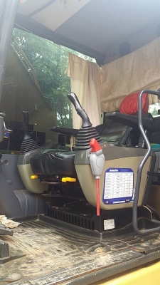 ขาย 1,550,000  KOMATSU pc 200-8 N1 กล้องหลังพร้อม รถทำงาน 11,000 ชม.เครื่องดี ปั๊มแรง เอวแน่น ช่วงล่างสวย รถสวยสภาพพร้อมใช้งาน เอกสารเล่มทะเบียน รถอยู่ เพชรบูณร์ 090772-3710 090-772-3708