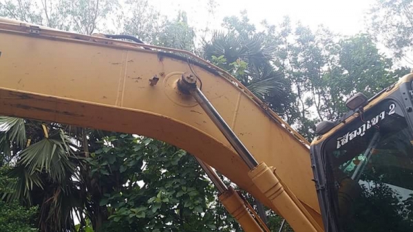 ขาย 1,550,000  KOMATSU pc 200-8 N1 กล้องหลังพร้อม รถทำงาน 11,000 ชม.เครื่องดี ปั๊มแรง เอวแน่น ช่วงล่างสวย รถสวยสภาพพร้อมใช้งาน เอกสารเล่มทะเบียน รถอยู่ เพชรบูณร์ 090772-3710 090-772-3708