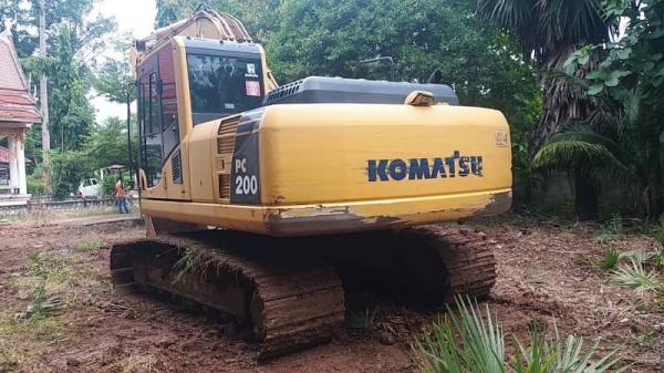 ขายดาวน์ 450,000 KOMATSU pc 200-8 N1 กล้องหลังพร้อม รถทำงาน 11,000 ชม. ดาวน์ 450,000   36,500 x 30  เครื่องดี ปั๊มแรง เอวแน่น ช่วงล่างสวย รถสวยสภาพพร้อมใช้งาน เอกสารเล่มทะเบียน รถอยู่ เพชรบูณร์ 090772-3710 090-772-3708