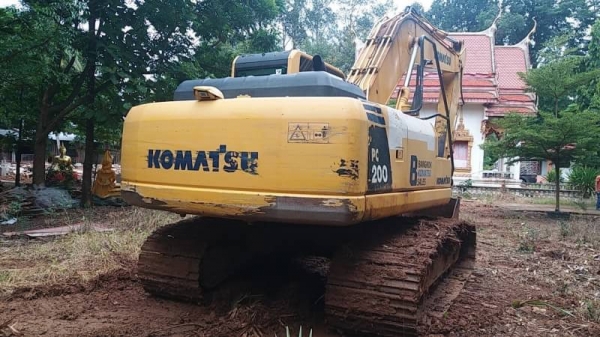 ขายดาวน์ 450,000 KOMATSU pc 200-8 N1 กล้องหลังพร้อม รถทำงาน 11,000 ชม. ดาวน์ 450,000   36,500 x 30  เครื่องดี ปั๊มแรง เอวแน่น ช่วงล่างสวย รถสวยสภาพพร้อมใช้งาน เอกสารเล่มทะเบียน รถอยู่ เพชรบูณร์ 090772-3710 090-772-3708