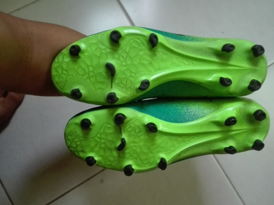 ขายรองเท้าสตั๊ส adida 16.3 หุ้มข้อ (ของแท้ 100\%)