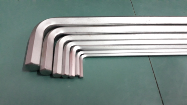 ขายหกเหลี่ยมชุดเบอร์มิลWIHA MADE IN GERMANY. มือสองเยอรมันขาดเบอร์5ไม่มีมา