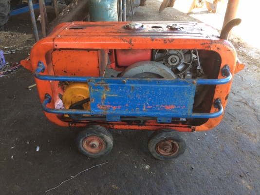 ขายด่วน ตู้เชื่อมนอกสถานที่พร้อมเครื่องคูโบต้า15แรงไม่ต้องใช้ไฟฟ้าเก่านอกแท้ๆสภาพดี