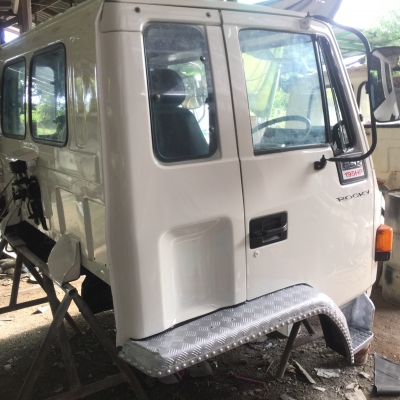 ขาย หัวสิบล้อ  ISUZU ร็อคกี้.  สีใหม่. อุปกรณ์ครบ