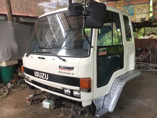 ขาย หัวสิบล้อ  ISUZU ร็อคกี้.  สีใหม่. อุปกรณ์ครบ  มีขาดีดหน้า-ขาคำ้หลัง กันชน คันเกียร์ ยกใส่ได้เลย