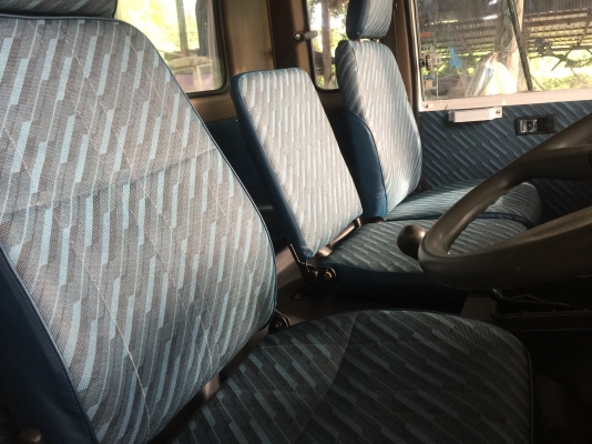 ขาย หัวสิบล้อ  ISUZU ร็อคกี้.  สีใหม่. อุปกรณ์ครบ  มีขาดีดหน้า-ขาคำ้หลัง กันชน คันเกียร์ ยกใส่ได้เลย