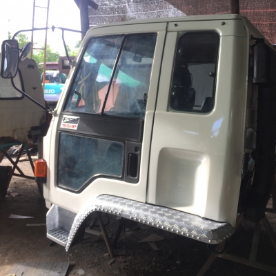 ขาย หัวสิบล้อ  ISUZU ร็อคกี้.  สีใหม่. อุปกรณ์ครบ  มีขาดีดหน้า-ขาคำ้หลัง กันชน คันเกียร์ ยกใส่ได้เลย