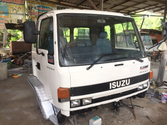 ขาย หัวสิบล้อ  ISUZU ร็อคกี้.  สีใหม่. อุปกรณ์ครบ  มีขาดีดหน้า-ขาคำ้หลัง กันชน คันเกียร์ ยกใส่ได้เลย