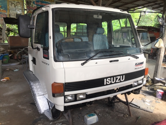 ขาย หัวสิบล้อ  ISUZU ร็อคกี้.  สีใหม่. อุปกรณ์ครบ  มีขาดีดหน้า-ขาคำ้หลัง กันชน คันเกียร์ ยกใส่ได้เลย