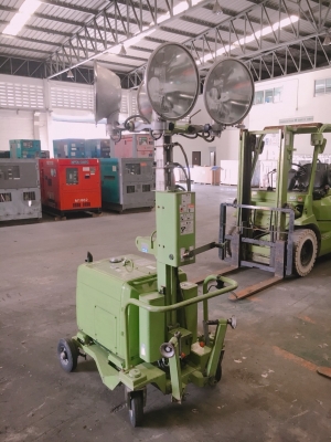 Nikken FKC4041 Tower Light ไฟส่องสว่าง นำเข้าจากญี่ปุ่น สนใจโทร. 080-6565422 (หนิง)