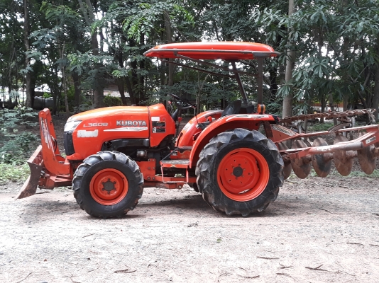 ขายL3608สภาพเดิมๆเครื่องเกียรดี ไฮโลลิกแจ๋วๆมาพร้อมอุปกร4ชิ้น ดันหน้า+ผาน+ โลลตารี่+คราด พร้อมเล่มทะเบียนปี54ครบสนใจ 0933693639