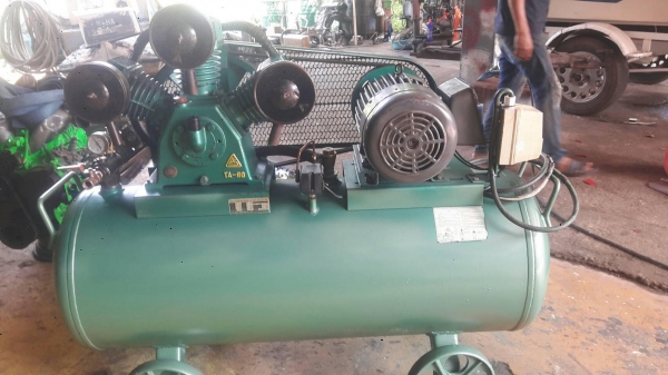 ขายปั๊มลมใต้หวันถึง240ลิตร มอเตอร์5แรง2สายใช้ไฟบ้านสวยมากครับถังสวยไม่ผุ ขาย 28500 บาท ขายปั๊มลมใต้หวันถึง240ลิตร มอเตอร์5แรง2สายใช้ไฟบ้านสวยมากครับถังสวยไม่ผุ ขาย 28500 บาท