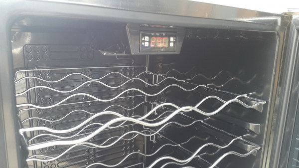 ขายถูก ตู้แช่ไวน์ WINE CHILLER ขนาดบรรจุ 52 ขวด Lebensstil Kollektion รุ่น LKWC5200DCS ขายถูก ตู้แช่ไวน์ WINE CHILLER ขนาดบรรจุ 52 ขวด Lebensstil Kollektion รุ่น LKWC5200DCS