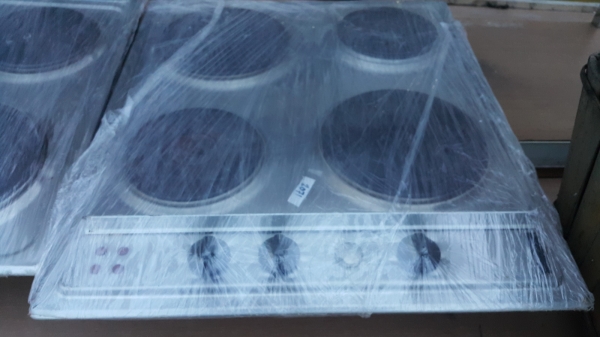 ขายถูก เตาไฟฟ้า 4 หัว พร้อมกับที่ดูดควัน ครบชุด ขายถูกสุดๆ มีเพียง 2 ชุดเท่านั้น