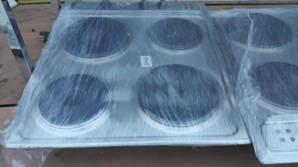 ขายถูก เตาไฟฟ้า 4 หัว พร้อมกับที่ดูดควัน ครบชุด ขายถูกสุดๆ มีเพียง 2 ชุดเท่านั้น