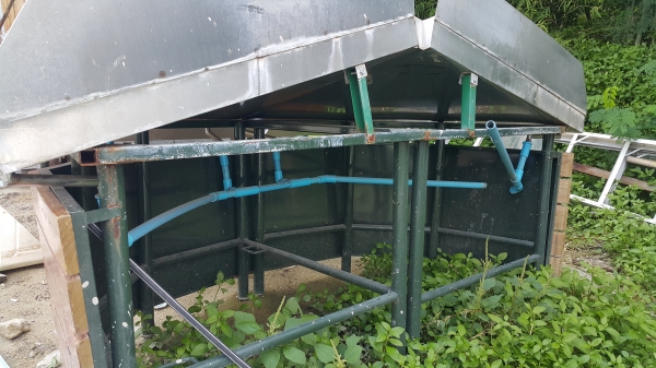 ขายกระบะสแตนเลสโชว์อาหารทะเล หรืออาหารประเภทอื่นๆ พร้อมขาตั้งเหล็กและแผงไม้ และท่อระบายน้ำทิ้งครบชุด