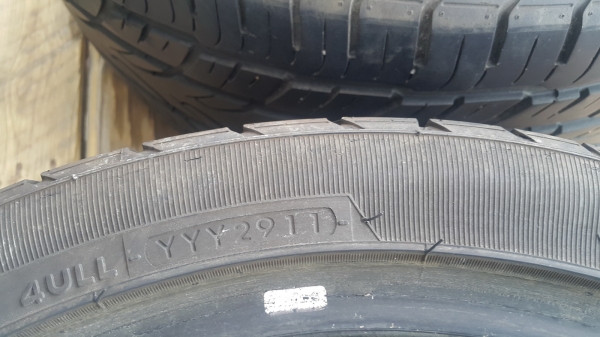 ขายยางรถยนต์ ยี่ห้อ YOKOHAMA ขนาด 235 /40 ZR18 95W