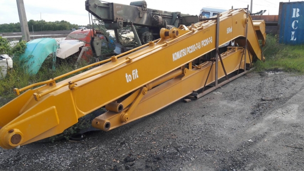 บูม/อาร์ม ยาวสำหรับรถขุด KAMATSU  PC200 รุ่น 7/8 สินค้าใหม่ยังไม่ได้ใช้งาน ยาว 50 ฟุต