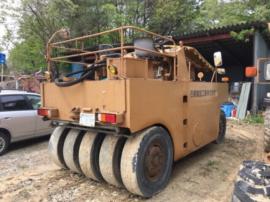 ขายรถบดล้อยาง  9 ล้อ SAKAI TS150 เครื่องยนต์ ISUZU 6BD1 4000 ชั่วโมง FROM JAPAN สภาพพร้อมใช้งาน สนใจติดต่อ 063-9316985 ID LINE : 0639316985 ครับ