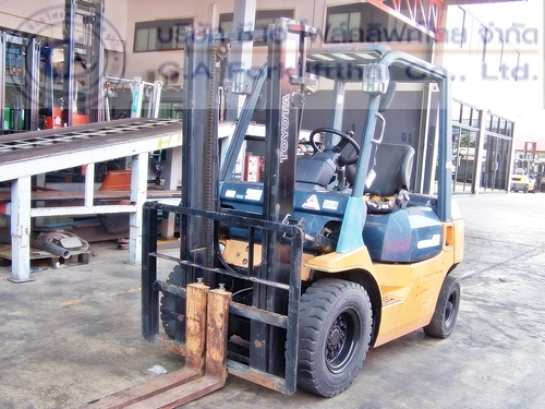 ขาย รถโฟล์คลิฟท์ TOYOTA รุ่น 7FGL20
