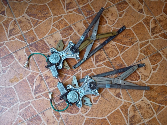 เฟืองยกกระจกไฟฟ้าคู่หน้า TOYOTA COROLLA AE111