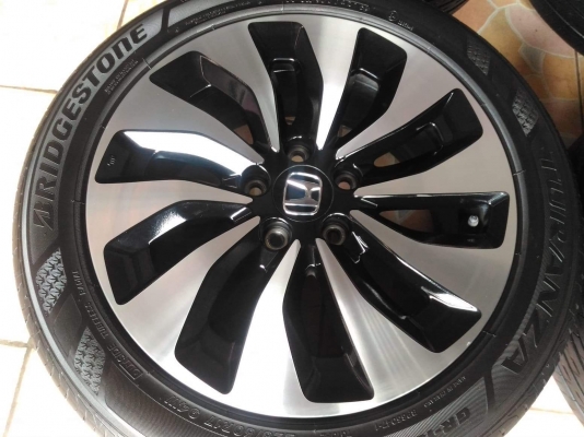 ล้อแม็ก Honda Accord G9 Hybrid ขอบ 17(5/114.3) พร้อมยาง Bridgestone Turanza GR-100  225 50 17 ผลิตปลายปี 2016(ลงพื้น 2017) พร้อมใช้ต่อยาวๆ ขายถูกทั้งชุด 18900.- *** ใส่ฟรี รับเทิร์น รับบัตรเครดิตทุกธนาคาร ส่งทั่วไทย