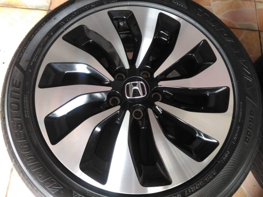ล้อแม็ก Honda Accord G9 Hybrid ขอบ 17(5/114.3) พร้อมยาง Bridgestone Turanza GR-100  225 50 17 ผลิตปลายปี 2016(ลงพื้น 2017) พร้อมใช้ต่อยาวๆ ขายถูกทั้งชุด 18900.- *** ใส่ฟรี รับเทิร์น รับบัตรเครดิตทุกธนาคาร ส่งทั่วไทย