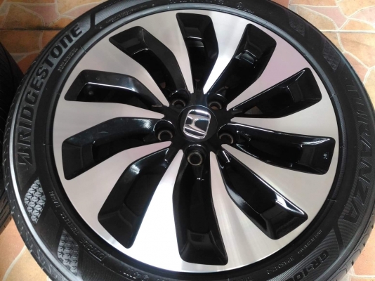 ล้อแม็ก Honda Accord G9 Hybrid ขอบ 17(5/114.3) พร้อมยาง Bridgestone Turanza GR-100  225 50 17 ผลิตปลายปี 2016(ลงพื้น 2017) พร้อมใช้ต่อยาวๆ ขายถูกทั้งชุด 18900.- *** ใส่ฟรี รับเทิร์น รับบัตรเครดิตทุกธนาคาร ส่งทั่วไทย
