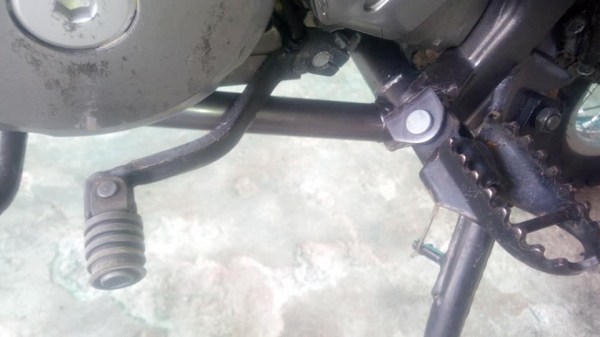 วันนี้ขอนำเสนอDJBEL 250XCปี2002-3ประมาณสภาพน้องๆป้ายแดง. สตาด2ระบบ เก่ายุ่นยังไม่ผ่านมือชายไทย อัดของแต่งเข้าไปเช่น ยางหุ้มโช๊คหน้าโปรกิ๊ฟ ตะแกรงหลังมิเนียม กาดโช๊คหน้า กาดแฮน ฯลฯ รถใสๆสตาด2ระบบไฟหน้าสว่างมากๆ ของเหลวใหม่/_ไส้กรองใหม่/_แบตใหม่ ขับตรึงดีมา