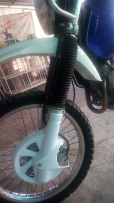 วันนี้ขอนำเสนอDJBEL 250XCปี2002-3ประมาณสภาพน้องๆป้ายแดง. สตาด2ระบบ เก่ายุ่นยังไม่ผ่านมือชายไทย อัดของแต่งเข้าไปเช่น ยางหุ้มโช๊คหน้าโปรกิ๊ฟ ตะแกรงหลังมิเนียม กาดโช๊คหน้า กาดแฮน ฯลฯ รถใสๆสตาด2ระบบไฟหน้าสว่างมากๆ ของเหลวใหม่/_ไส้กรองใหม่/_แบตใหม่ ขับตรึงดีมา